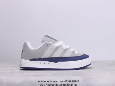 真标adidas Adimatic Low 马蒂奇系列低帮 复古鲨鱼面包鞋运动休闲滑板板鞋 整个鞋面由色彩艳丽的麂皮制成 搭配品牌标志性大尺寸三条纹 Logo