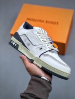 Louis Vuitton Trainer Sneaker Low Lv路易威登低帮板鞋 正确一致tpr光泽组合鞋底 耐弯折滴塑支持片 原版购入历时近两个月开发