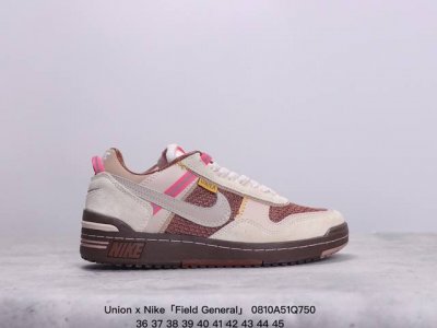 耐克 Union X Nike Field General 全新鞋款 男女款运动板鞋。Nike Field General 鞋型诞生于 2 年，最初为足球运动员