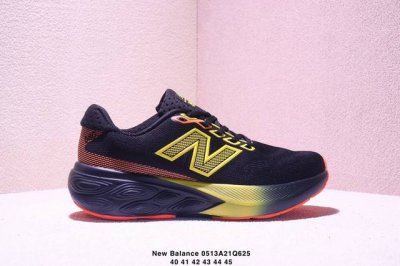 公司级新百伦New Balance W880系列复古老爹风休闲运动慢跑鞋 880系列是New Balance的次顶级缓震跑鞋，脚感软弹舒适，缓震性和稳定性都不错