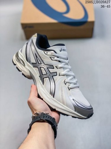asics Gel-1130 亚瑟士新款运动跑步鞋 asics Gel-1130可以称得上是复古美学的入门代表作 它所呈现的是千禧年后期的时代变迁风格 整双鞋在