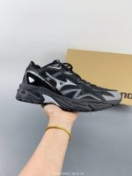 Mizuno 美津浓 复古时尚休闲舒适减震运动跑步鞋 美津浓Wave机械缓震，可以说是机械缓震跑鞋科技的翘楚。有着非凡的适应性，有着充分而持久的缓震能力和轻量