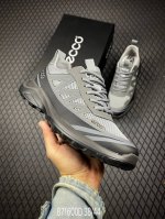 ecco爱步男鞋 夏季运动鞋潮酷时尚跑步鞋男 街头户外系列 鞋面采用优质网布与皮质贴片手工制成 舒适透气肌肤 亲肤内里 透气性能良好 保持足底干爽舒适 简约系带