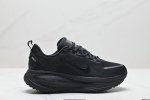 290 公司级Nike Vomero 18 耐克 舒适减震防滑 低帮跑步鞋 全掌Reactx泡绵中底 前掌和后跟还配备了Air Zoom气垫单元 据说跑起来更快