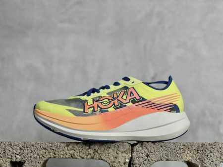 Hoka One One U Rocket X 2 耐磨透气低帮 跑步鞋 使用peba超临界发泡泡棉中底，能量回馈效率较上一代高 44% 带来更强大的缓震回弹和 - 点击图像关闭