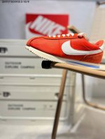 Nike Classic Cortez 全新配色 经典阿甘休闲跑步鞋 纯粹而执着的精神，使得Cortez种在了一代人的心里，无论是否喜欢它复古的鞋型，一双Nik