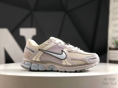 真标带半码 耐克 Nike Zoom Vomero Roam 5 Roam 复古跑五代休闲运动慢跑鞋 简洁设计 功能性强 防水防撕裂鞋面 鞋带也改成了束绳设计