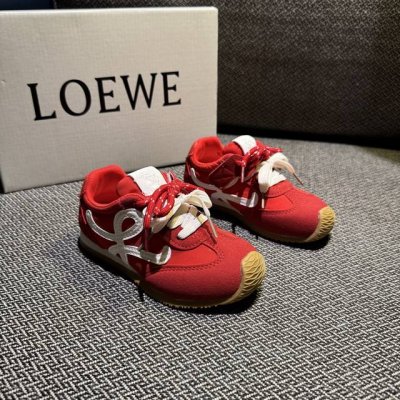 loewe罗意威 双色联名款 隐形魔术贴 Size：27-37码 经典系列 优质尼龙拼接，质感满满 低帮款式 透气又舒适 魔术贴设计，穿脱超方便