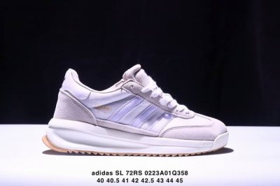 Adidas Originals Sl 72Rs 超轻便透气复古慢跑鞋 鞋头的设计饱满圆润 鞋面是翻毛皮和尼龙材质结合 上脚舒适柔软 橡胶大底非常耐磨防滑 包裹