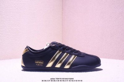 公司级Adida阿迪达斯Tokyo Pack舒适百搭经典休闲运动鞋 此次为Tokyo系列带来三双全新配色，清爽蓝色绒面搭载白色皮革三条纹，增添了复古干净的印象；