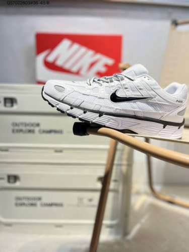 200 耐克 Nike P-6000 Laser Blue 复古科技个性运动老爹鞋。该鞋款鞋面采用纵横交错的覆面，重现 2000 年代跑鞋风格，同时搭配缓震鞋垫