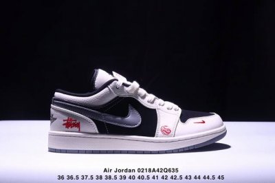 海外爆款限量发售！Nike Jordan Air Jordan 1“斯图西联名蛇年限定 米白黑灰勾” 高端定制 低帮 复古 减震 防滑 耐磨 篮球鞋 定制鞋盒