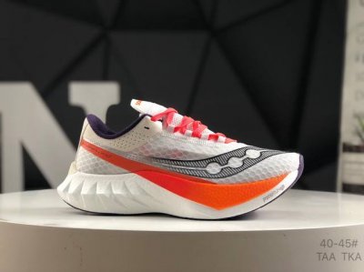 saucony 索康尼 Endorphin Pro4系列 男女低帮缓震跑步鞋 索康尼推出的跑鞋是一款外观激进但脚感舒适的跑鞋 采用了全新的中底设计和鞋面工程 保