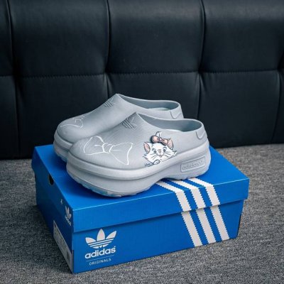 核心私 adidas Originals Adifom Stan Smith Mule 防滑耐磨轻便运动凉鞋穆勒厨师鞋 轻松脚感 一穿即走 这款拖鞋旨在致敬经典