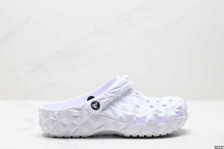 150 公司级Crocs卡骆驰 Eva 榴莲洞洞鞋 一体成型 室外沙滩涉水休闲运动拖鞋 时尚舒适 高品质洞洞鞋 脚感出色 夏季必备单品 出行必备 尺码:36-4 - 点击图像关闭