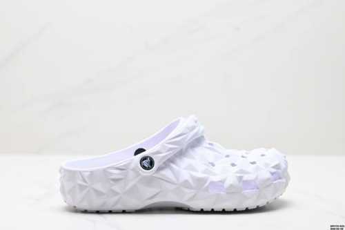150 公司级Crocs卡骆驰 Eva 榴莲洞洞鞋 一体成型 室外沙滩涉水休闲运动拖鞋 时尚舒适 高品质洞洞鞋 脚感出色 夏季必备单品 出行必备 尺码:36-4