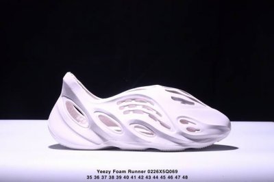阿迪Yeezy Foam Runner ”Mineral Blue “ 椰子洞洞鞋 一体注塑成型 模具前后修改8 9次 精密度要求高 密度克重同步 不存在偷工减
