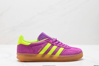 公司级Adidas Originals Gazelle Indoor 三叶草休闲防滑耐磨低帮板鞋 鞋头出色设计 塑就出众贴合感 稳固的后跟贴合足部曲线设计 软弹