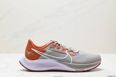 公司级耐克nike Air Zoom Pegasus 38 该鞋款出色传承跑者挚爱的贴合度和脚感，搭配全新的前足缓震配置和泡棉，塑就非凡灵敏响应性能，是一款专为