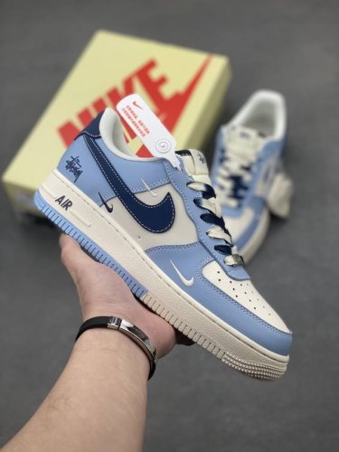 本地自取340 海外限量发售！公司级Nike Air Force 1 '07 Low “斯图西联名——双拼天蓝”空军一号 低帮 运动鞋 休闲鞋 折边针车 工艺难