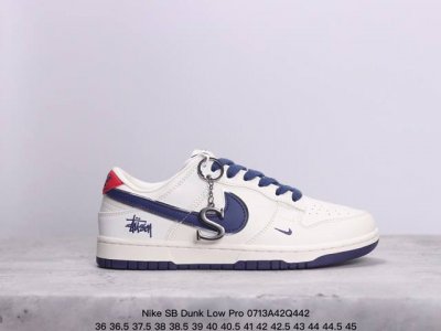 耐克nike Sb Dunk Low Pro 复古低帮 真标 休闲运动滑板板鞋。采用脚感柔软舒适zoomair气垫，有效吸收滑板等极限运动在落地时带来的冲击力，