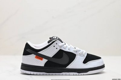 公司级耐克nike Dunk Low 扣篮系列 复古低帮休闲运动滑板板鞋 采用脚感柔软舒适zoomair气垫 有效吸收滑板等极限运动在落地时带来的冲击力 为街头