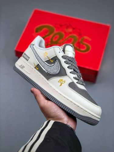 Nike Air Force 1 ‘07 2025蛇年限定 空军一号低帮休闲板鞋 原楦头原纸板 纯正空军版型 定制鞋盒 全掌内置全掌气垫 原厂中底钢印 拉帮完美