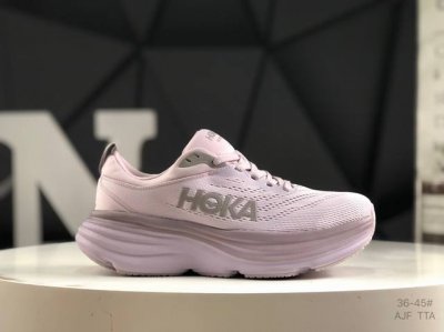 真标带半码 小红书推荐 红卡 Hoka W Bondi 8全新配色 这个品牌来自于新西兰的毛利语，Hoka表示大地，One One表示飞越，连起来就是飞越地平线