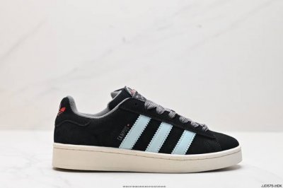 公司级阿迪达斯 Adidas Originals Campus 00S 小面包 鞋身采用绒面皮料搭配白色常规皮革，质感上还是延续了经典 Campus 的设计。