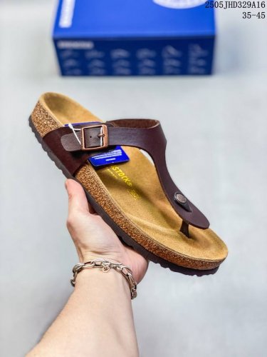 博肯 Birkenstock 人字拖鞋 广东原产#德国百年知名鞋履品牌 博肯Birkenstock 勃肯#采用质地柔软牛皮绒面材质#中底搭载缓震软木橡胶 其特有
