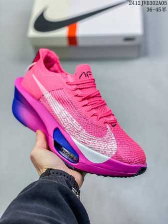 公司级新品发布 Nike Air Zoom Alphafly Next%整体采用前作的设计语言，并且对后者的细节进行升级，马拉松和长距离路跑的性能极限设计而生。 - 点击图像关闭