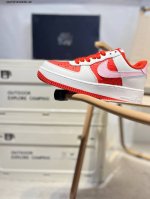耐克 Nike Air Force 1 '07空军一号 百搭休闲运动板鞋。柔软、弹性十足的缓震性能和出色的中底设计，横跨复古与现代的外型结合，造就出风靡全球三十