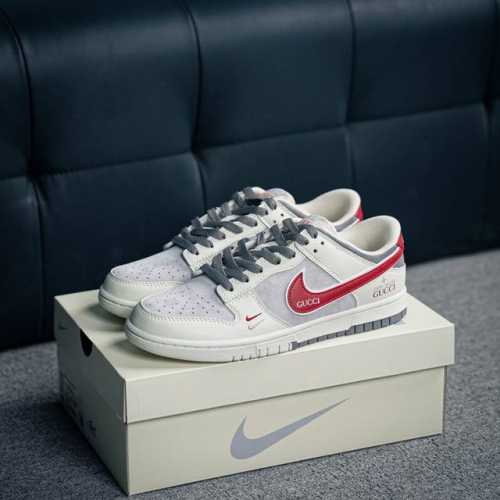 核心私 Nike Dunk 全套原楦原模倾力打造完美版型 独家原厂航空铝磨具打磨大底 鞋头坡度极致还原 无解鞋型 原盒原配 圈内天花板工艺 原厂冲刀 超高清洁度
