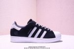 Adidas 阿迪达斯 男女鞋真标半码制，原楦开发版型，采用纤维反光革鞋面材质，改良全包围鞋垫，正确版鞋底模具及扇贝头盖片阿迪达斯 三叶草Adidas Orig