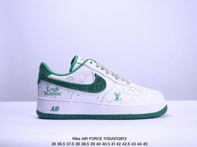 公司级耐克 Nike Air Force 1 ’07 空军一号低帮百搭休闲运动板鞋。柔软、弹性十足的缓震性能和出色的中底设计，横跨复古与现代的外型结合，造就出风