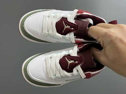 JORDAN spikize乔 3.5代专柜版鞋带扣儿童篮球鞋 SIZE：22-37码 经典乔3.5代专柜版 出了小童款，真的太赞啦 优质皮料拼接，质感满分 鞋