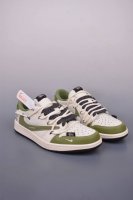fragment X Travis Scott X 克罗心 绑带解构 air Jordan 1 Low 三方联名倒钩 全新的三方联名低帮倒钩鞋面延续了黑脚趾设计