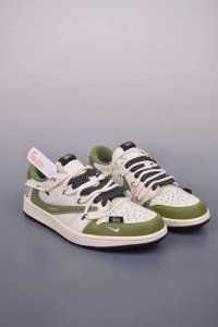 fragment X Travis Scott X 克罗心 绑带解构 air Jordan 1 Low 三方联名倒钩 全新的三方联名低帮倒钩鞋面延续了黑脚趾设计
