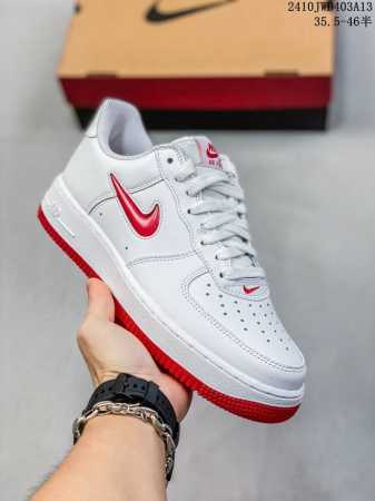 公司级带半码耐克nike Air Force 7 空军一号低帮百搭休闲运动板鞋。柔软、弹性十足的缓震性能和出色的中底设计，横跨复古与现代的外型结合，造就出风靡全 - 点击图像关闭