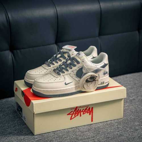 250 核心私 Air Force 1 原装级别 原楦头原纸板 打造纯正空军版型专注外贸渠道 全掌内置蜂窝气垫 原盒配件 原厂中底钢印、拉帮完美 货号：Xz33
