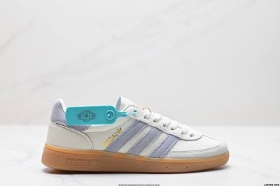 公司级adidas Handball Spezial 官方正确版本 阿迪达斯经典款 复古休闲板鞋 全鞋采用反毛皮制作 牛筋耐磨大底 承载青春情怀的板鞋 经典三条