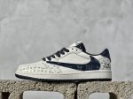 Fragment X Ts X Air Jordan 1 Low X Lv 三方联名倒钩低帮 全新的三方联名低帮倒钩鞋面延续了黑脚趾设计 点缀上travis S