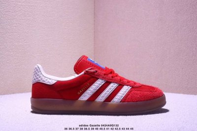 特价Adidas Originals Gazelle Indoor 三叶草休闲防滑耐磨低帮板鞋 鞋头出色设计 塑就出众贴合感 稳固的后跟贴合足部曲线设计 软弹舒