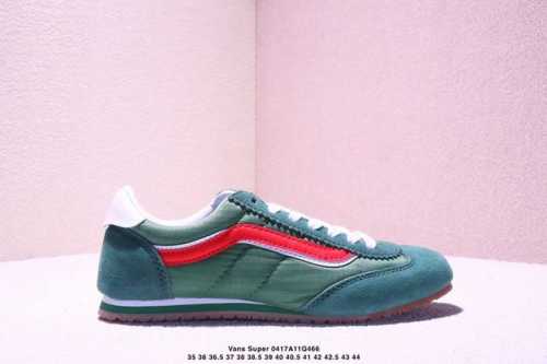 全新系列 Vans Super Lowpro 复古薄底 Vans Super Lowpro 的原型为 Vans 在上世纪 80 年代推出的一款竞赛鞋 Style