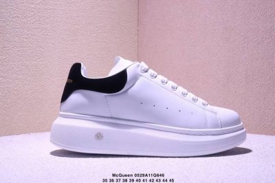 福利特价海外指定版本 独特礼盒包装 Alexander Mcqueen 亚历山大麦昆松糕鞋厚底增高小白鞋 进口丝绸亚光原版正品 水染羊皮内里 牛皮垫脚 回弹度到