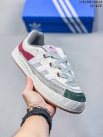 阿迪达斯 Originals Adimatic Low”Purple Tint“马蒂奇系列低帮复古鲨鱼面包翻毛 尺码：36-45 编码：10JHD316A28