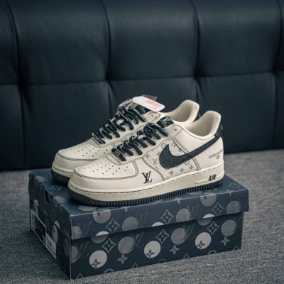 核心私 Air Force 1 原装级别 原楦头原纸板 打造纯正空军版型专注外贸渠道 全掌内置蜂窝气垫 原盒配件 原厂中底钢印、拉帮完美 货号：Bz6808 1