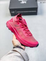 k L始祖鸟Norvanld3Gore-Tex 覆盖防水男子越野跑鞋 官方同步上架适合技术路线单日徒步穿着 Aeriosflgtx鞋受到长途野外跑步鞋的启发 适