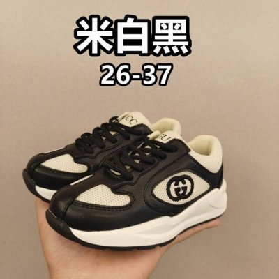 现货跑量款 Gucci Run儿童系列运动鞋， 古奇亲子系列 这一单品的设计从运动世界中汲取灵感 丝稠皮 互扣式双G 刺绣 儿童版更加精细