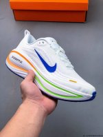 集图 公司级！Nike Vomero 18 Plus 耐克 舒适减震防滑 低帮跑步鞋 全掌Reactx泡绵中底 前掌和后跟还配备了Air Zoom气垫单元 据说
